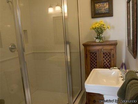 Robinwood Bed And Breakfast Little Rock Room photo