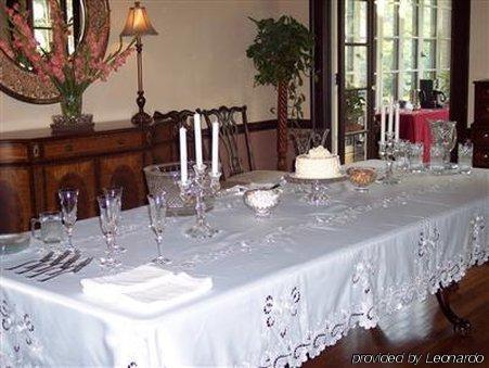 Robinwood Bed And Breakfast Little Rock Restaurant photo